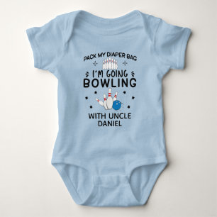 Pack meine Windeltasche, die ich mit Onkel Bowling Baby Strampler