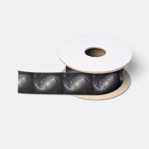 PACKPAPIER STELLT VALENTINSGRUSS VON ELVIS ZUR SATINBAND