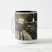 Paddington Station Souvenir Tasse (Vorderseite Links)