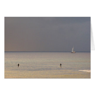 Paddle Boarders bei Sonnenuntergang in Maui