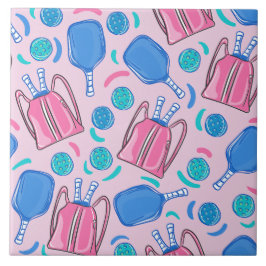 Paddle und Balls aus Pickleball Paddeln und Pink P Fliese