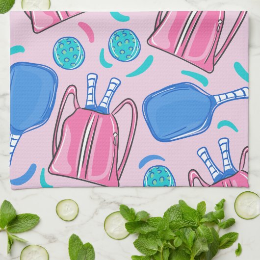 Paddle und Balls aus Pickleball Paddeln und Pink P Geschirrtuch (Gefaltet)