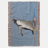 Paddling Gentoo Throw Blanket Decke (Vorderseite Vertikal)