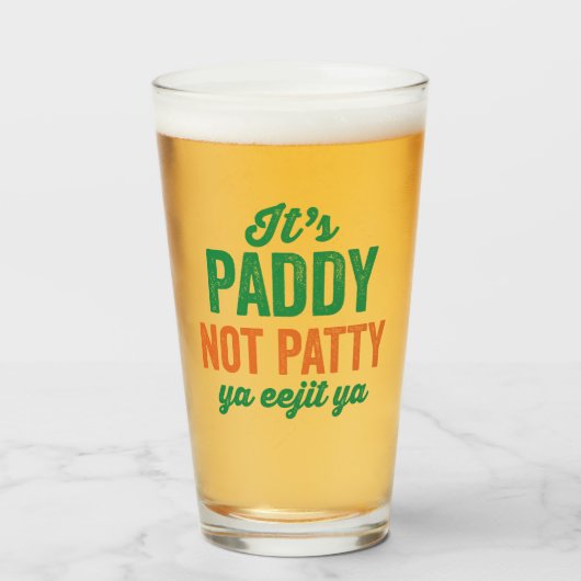 Paddy not Patty Funny St. Patrick's Day Glas (Vorne (Gefüllt))