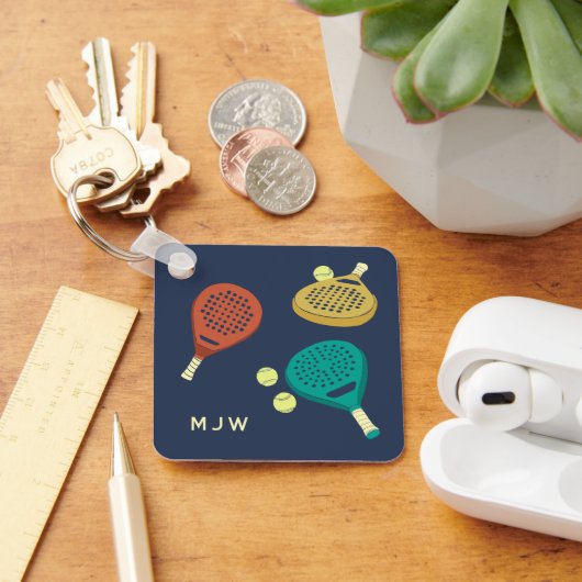 Padel Tennis Rackets und Balls Monogram Schlüsselanhänger (Schreibtisch)