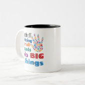 Pädiatrische OT hilft kleinen Händen große Dinge z Zweifarbige Tasse (Vorderseite Links)