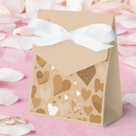 Padrão de corações em tons de marrom. geschenkschachtel