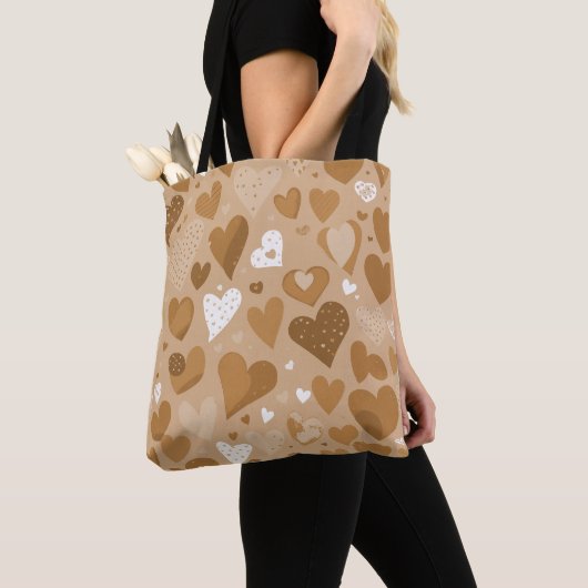 Padrão de corações em tons de marrom. tasche (Von Nahem)