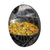 Paella wird auf einem Grill gekocht Dartscheibe (Vorderseite rechts)