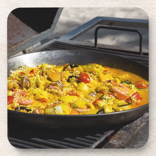 Paella wird auf einem Grill gekocht Untersetzer (Vorderseite)