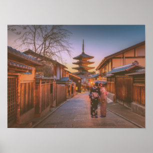 Pagode in Kyoto Japan bei Dämmerung Poster