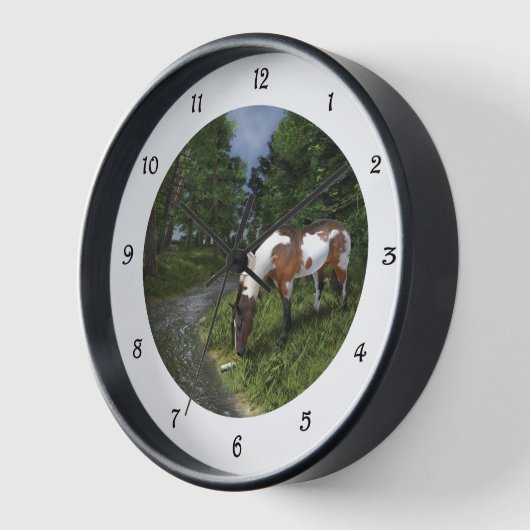 Paint Horse by Forest Stream Uhr (Winkel)