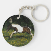 Paint Horse Running in Field of Blume Schlüsselanhänger (Rückseite)
