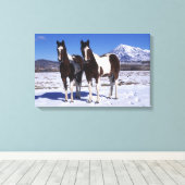 Paint Horses Stehend im Schnee Leinwanddruck (Insitu (Holzboden))