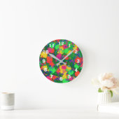 Paint Splatter on Shades of Green Clock Runde Wanduhr (Zuhause)