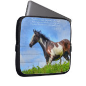 Paint Stallion und Cloud Fenceline & Gedicht Laptopschutzhülle (Vorne Rechts)