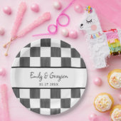 Painted Black Checkerboard Pattern Wedding Pappteller (Party)