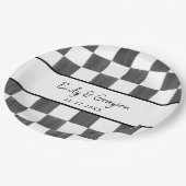 Painted Black Checkerboard Pattern Wedding Pappteller (Schrägansicht)
