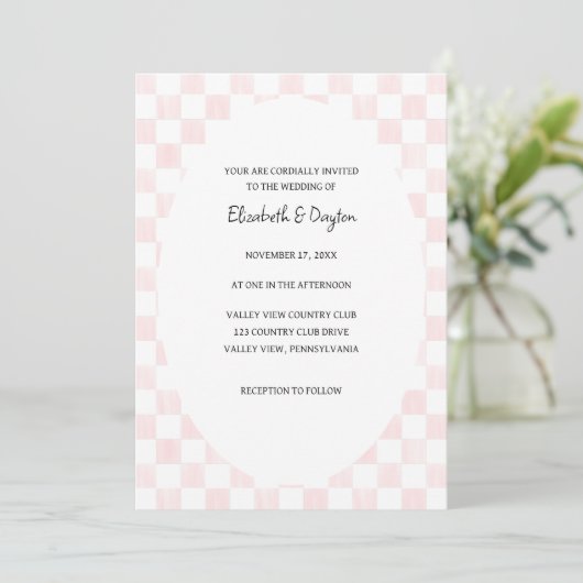 Painted Pink Checkerboard Pattern Wedding Einladung (Stehend Vorderseite)
