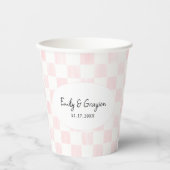 Painted Pink Checkerboard Pattern Wedding Pappbecher (Vorderseite)