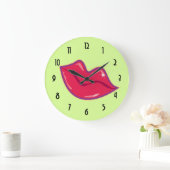 Pair of Cherry Red Lips Große Wanduhr (Zuhause)
