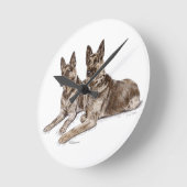 Pair of German Shepherd Dogs Runde Wanduhr (Winkel)