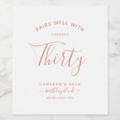 Pairs mit | Minimalistisches Weiß- und Rose-Goldal Weinetikett (Einzelnes Label)