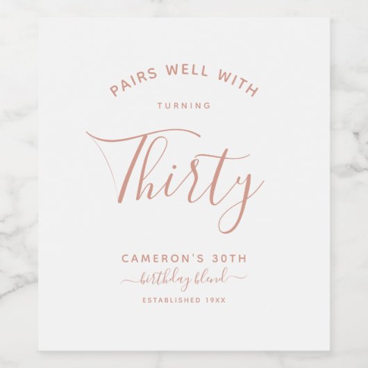 Pairs mit | Minimalistisches Weiß- und Rose-Goldal Weinetikett (Einzelnes Label)