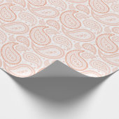 Paisley-Leuchtorange auf weißem Packpapier (Ecke)