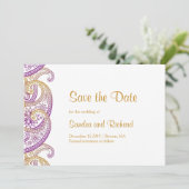 Paisley Lila & Gold Indian Wedding Save The Date (Stehend Vorderseite)