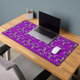 Paisley-Muster auf lila Schreibtischunterlage