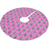 Paisley-Muster, Fuchsienrosa, Schwarz-Weiß Polyester Weihnachtsbaumdecke (Schrägansicht)