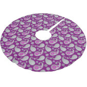 Paisley-Muster, Silver Gray / Grau on Deep Lila Polyester Weihnachtsbaumdecke (Schrägansicht)