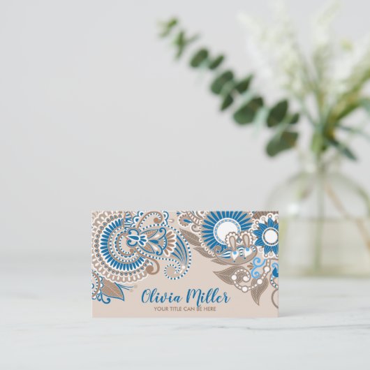 Paisley Ornament Pastel Beige und Blau Visitenkarte (Stehend Vorderseite)