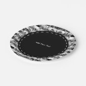 Paisley- und Streifen-Muster | schwarz, Weiß u. Pappteller (Schrägansicht)