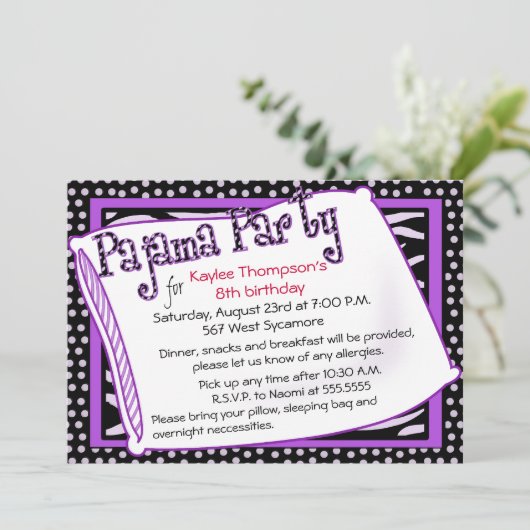 Pajama-Party in Schwarz und Lila Einladung (Stehend Vorderseite)