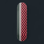 Palästinensische Wassermelone Hatta Keffiyeh Kufiy Skateboard<br><div class="desc">Wassermelone Kufiya, kufiyyeh, kaffiyyeh oder auch Hatta genannt ist ein altes palästinensisches traditionelles Kopfbedeckungsmuster, das jedem Palästinenser einen hohen Wert verleiht und später zu einem Symbol des Widerstands und der Freiheit weltweit wurde. Jedes Muster in der Hatta Kufiya repräsentiert die Kultur der palestinischen Elemente. Dieses Design ist für Palästinenser, Palästinafans,...</div>