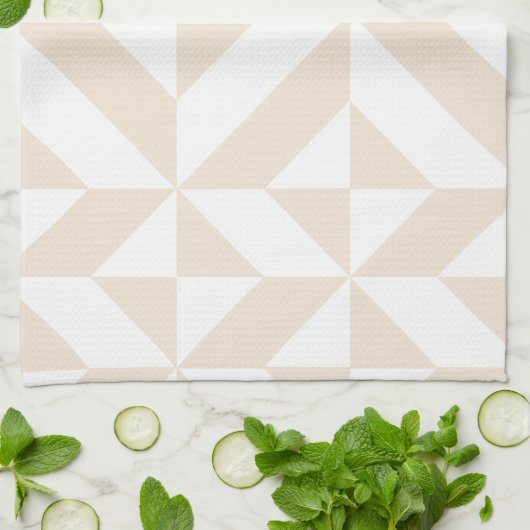 Pale Beige Geometric Deko Cube Pattern Handtuch (Gefaltet)