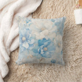 Pale Blue and White Floral Kissen (Decke)