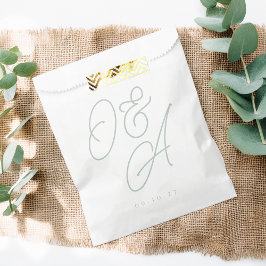 Pale Eukalyptus Oversified Script Monogram Wedding Geschenktütchen