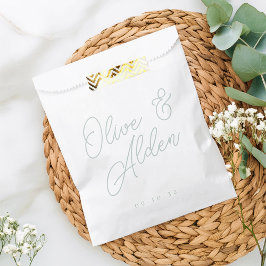 Pale Eukalyptus Oversized Script Names Wedding Geschenktütchen