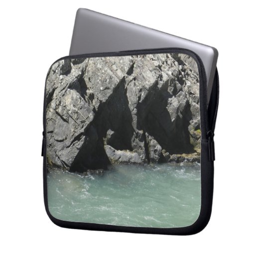 Pale Green River Granite Cliffs Laptop Case (Vorderseite Links)