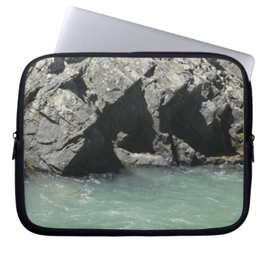 Pale Green River Granite Cliffs Laptop Case (Vorderseite)