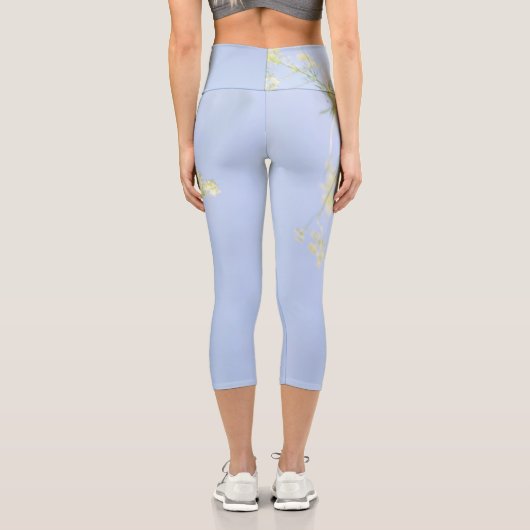 Pale Pastel Blue Sky Wilde Blume Meadow Capri Leggings (Rückseite)