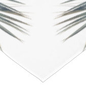 Pale Pastel Green Palm Tree Leaf Tischdecke (Schrägansicht)