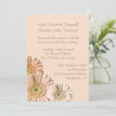 Pale Peach Gerber Daisy Custom Wedding Einladung (Stehend Vorderseite)