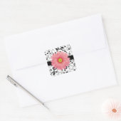 Pale Pink Gerbera Daisy Black Scroll Design Siegel Quadratischer Aufkleber (Umschlag)