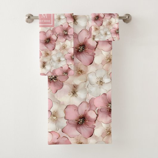 Pale Pink Petals Towel Chic Custom Name Bathroom Badhandtuch Set (Insitu)