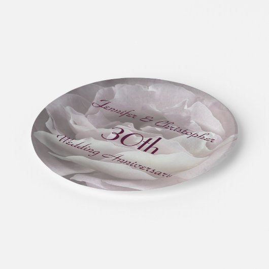 Pale Pink Rose 30th Wedding Anniversary Elegant Pappteller (Schrägansicht)