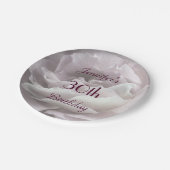 Pale Pink Rose Name Minimalist 30th Birthday Party Pappteller (Schrägansicht)